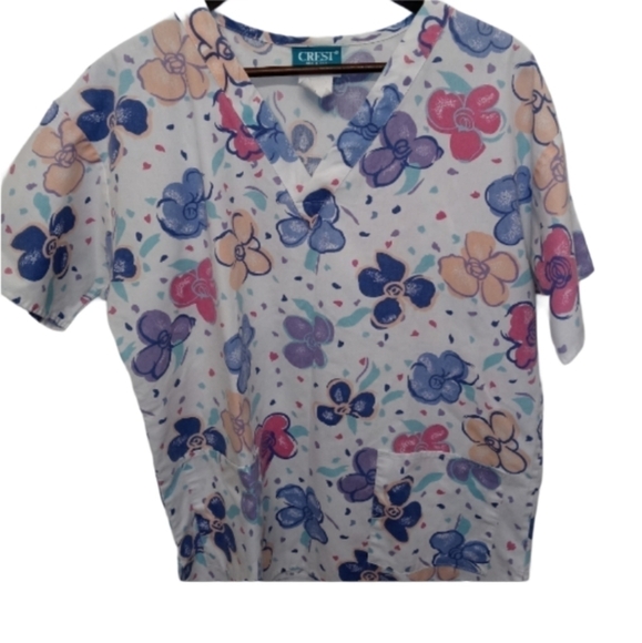 Crest Medium scrub top white with flowers - Picture 1 of 4